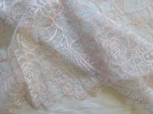 COUPON 0,95 M de dentelle de Calais bicolore ultra romantique