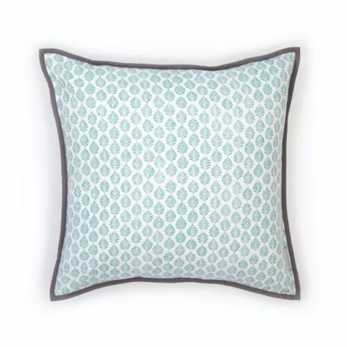 Coussin en coton imprimé motif végétal stylisé coloris bleu turquoise
