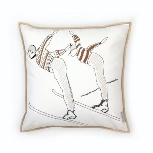 Coussin en coton brodé motif skieur chalet