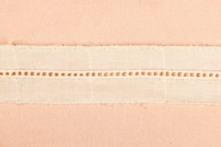 Galon Echelle Brodé sur Coton Blanc