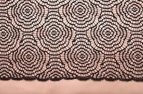 COUPON 2M50 Dentelle de Calais roses graphiques Art Déco