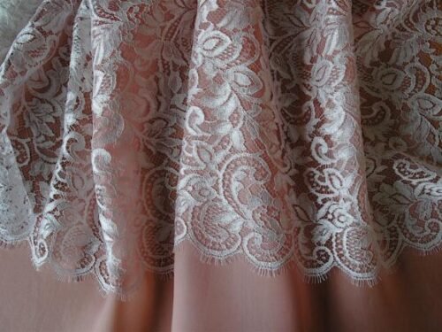 Bande de dentelle de Calais fleurs intemporelles Ivoire