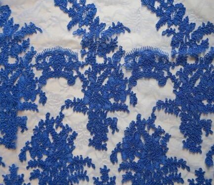 COUPON 1M de dentelle Tulle brodé intemporel avec belle écaille Bleu Couture