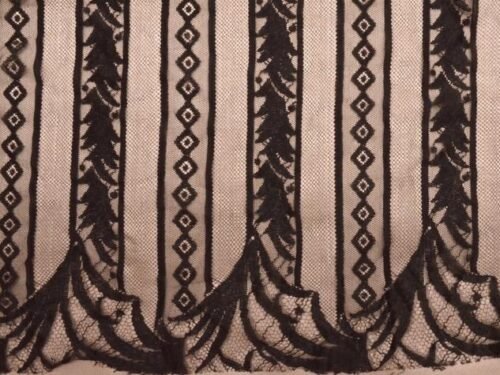 COUPON 2 Mètres  Dentelle de Calais graphique Art Déco noire