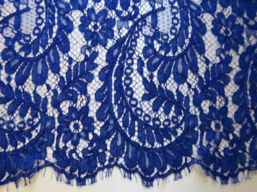 COUPON 2M dentelle de Calais très belle écaille Bleu Majorelle