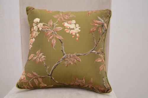 Coussin et housse de coussin 40/40 passepoilé en soie brodée